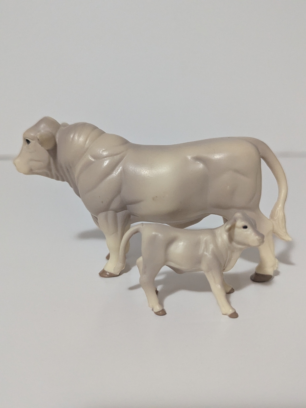 1995 ERTL Farm Country Brahman Bull & Calf #4573 Vintage